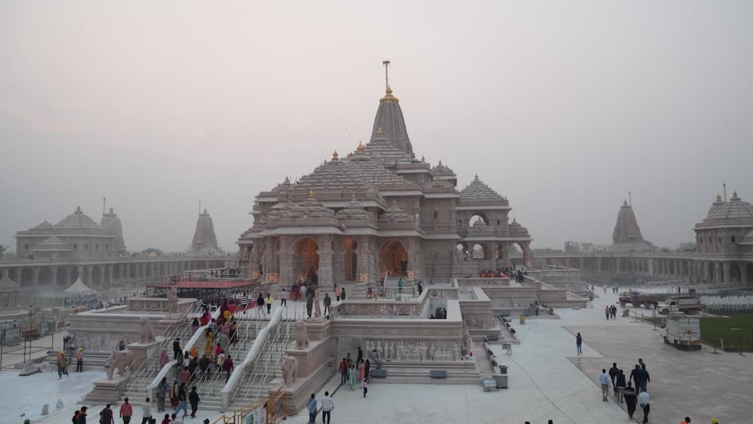 Ayodhya Ram Mandir flag will reflect the sun Om symbol and Kovidara tree symbols of Treta Yuga ॐ, सूर्य और कोविदार वृक्ष... राम-सीता के विवाह पंचमी के शुभ मुहूर्त पर होगा ध्वजारोहण, जानें खासियत