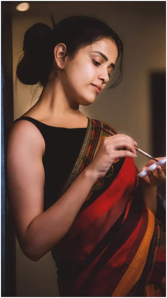 బిగ్​బాస్ ఫేమ్ తనూజ.. ట్రెడీషనల్ కాదు మోడ్రన్ లుక్స్ ఇవే