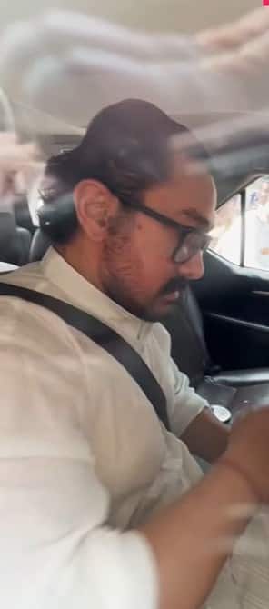 बॉलीवुड एक्टर आमिर खान भी अपना सब काम छोड़कर धर्मेंद्र को अंतिम विदाई देने के लिए श्मशान घाट पहुंचे.