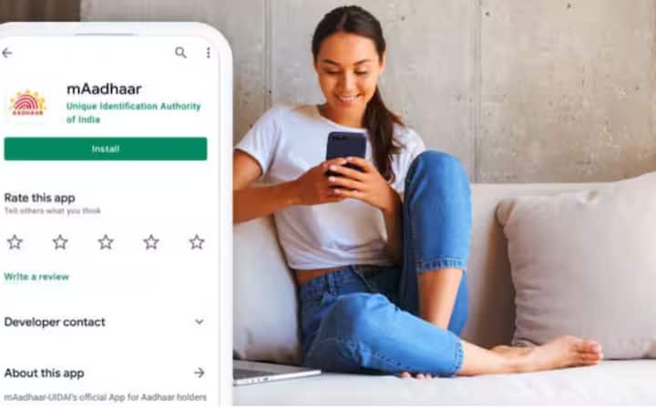 ਕੁਝ ਲੋਕ QR ਕੋਡ ਸਕੈਨ ਕਰਕੇ ਵੀ ਆਧਾਰ ਦੀ ਪੁਸ਼ਟੀ ਕਰ ਲੈਂਦੇ ਹਨ। UIDAI ਦੀ ਅਧਿਕਾਰਤ ਐਪ, mAadhaar, ਇੱਕ QR ਸਕੈਨਿੰਗ ਆਪਸ਼ਨ ਪੇਸ਼ ਕਰਦੀ ਹੈ। ਇੱਕ ਅਸਲੀ ਆਧਾਰ ਕਾਰਡ ਦਾ QR ਕੋਡ ਸਕੈਨ ਕੀਤਾ ਜਾਂਦਾ ਹੈ ਅਤੇ ਸਹੀ ਜਾਣਕਾਰੀ ਸਕ੍ਰੀਨ 'ਤੇ ਦਿਖਾਈ ਦਿੰਦੀ ਹੈ। ਨਕਲੀ ਕਾਰਡ 'ਤੇ QR ਕੋਡ ਬਿਲਕੁਲ ਵੀ ਸਕੈਨ ਨਹੀਂ ਕੀਤਾ ਜਾਂਦਾ।