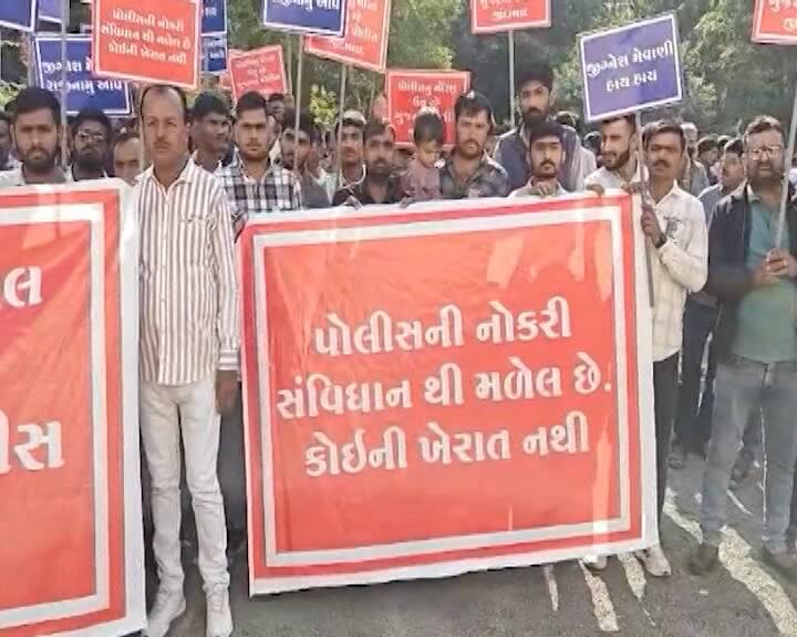 જ્યાં દારૂ અને ડ્રગ્સના દૂષણ મામલે રજૂઆત કરતી સમયે પોલીસની વર્દી ઉપર સવાલ ઉઠાવ્યા હતા. પોલીસના પટ્ટા ઉતારવાની વાતો કરી હતી તો સાથે સાથે ગૃહમંત્રી વિશે પણ શૈક્ષણિક લાયકાત મામલે રાજકીય આરોપો લગાવવામાં આવ્યા હતા જોકે સમગ્ર મામલાને લઈને થરાદ પોલીસે પ્રેસનોટ રજૂ કરી છે.