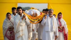 Dharmendra Death News: निधन होने पर हिंदू पहनते हैं सफेद कपड़े, बाकी धर्मों में किस रंग का रिवाज?