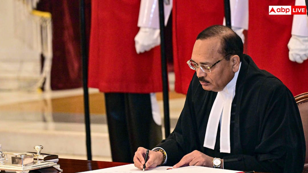 Justice Surya Kant Becomes the New CJI Know How Much Will Salary Increase After the 8th Pay Commission जस्टिस सूर्यकांत बने देश के मुख्य न्यायाधीश, 8वें पे कमीशन के बाद कितनी बढ़ेगी CJI की सैलरी?