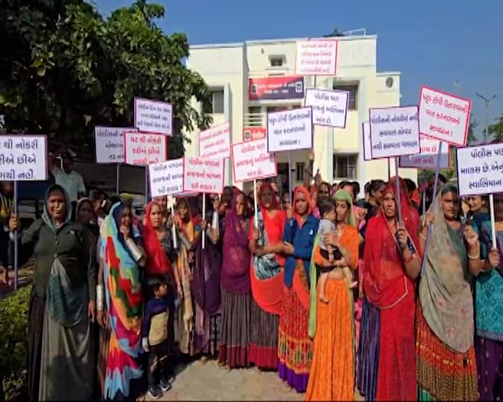 પોલીસના પટ્ટા ઉતારવાના ઘારાસભ્ય જીજ્ઞેશ મેવાણીના નિવેદનને લઈ થરાદ અને પાટણમાં આક્રોશ જોવા મળ્યો હતો. પોલીસ પરિવાર અને સમર્થકો રસ્તા પર ઉતરી વિરોધ પ્રદર્શન કર્યું હતું. મહિલાઓએ પણ રસ્તા પર ઉતરી વિરોધ નોંધાવ્યો હતો. પોલીસના સમર્થનમાં વેપારીઓએ બજાર બંધ રાખી હતી.