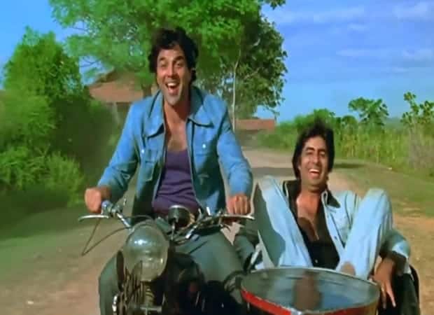 Amitabh Bachchan and Dharmendra worked together in many films. Of these, 'Sholay' was the biggest hit. Apart from this, both the actors were also seen in 'Naseeb' and 'Chupke Chupke'.