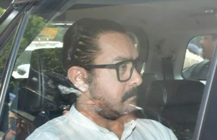 Crowds gather at Mumbai’s Pawan Hans Crematorium as veteran actor Dharmendra is laid to rest.