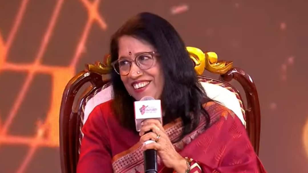 ABP Southern Rising Summit 2025: Kavitha Krishnamurthy Reveals The One Word She Sang Wrong In ‘Hawa Hawai’ Kavitha Krishnamurthy Reveals The One Word She Sang Wrong In ‘Hawa Hawai’ — And Why It Stayed In