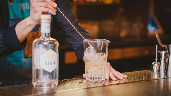 Wine experts believe that there is no problem in mixing, the only problem is how much is drunk. If you drink a high-ABV drink after beer, the total alcohol will increase and the intoxication will be stronger, but this is not due to mixing, but to the quantity.