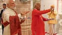 पीएम मोदी ने राम मंदिर के शिखर पर लहराई केसरिया पताका, देखें ध्वजारोहण समारोह की भव्य तस्वीरें
