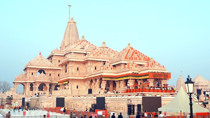 పవిత్రమైన కాషాయ ధ్వజం... రామ రాజ్య ఆదర్శాలను ప్రతిబింబిస్తూ, గౌరవం, ఐక్యత సాంస్కృతిక స్థిరత్వాన్ని సూచిస్తుంది