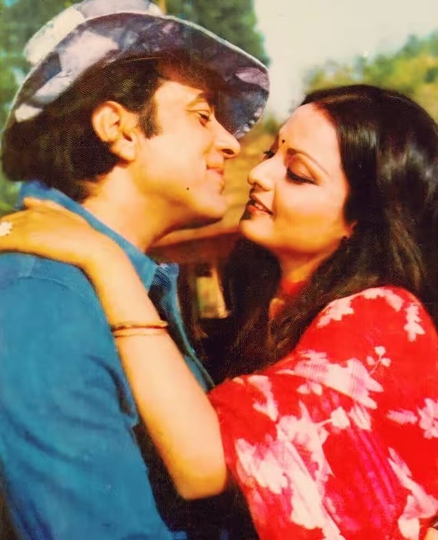 रेखा और धर्मेंद्र की जोड़ी भी काफ़ी लोकप्रिय रही। उन्होंने कई फ़िल्मों में साथ काम किया और अपनी केमिस्ट्री से दर्शकों को प्रभावित किया।