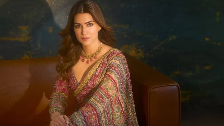 Kriti radiated festive elegance in this beautifully hand-painted saree highlighted with Kashida, aari, and zardozi embroidery. Subtle sequins, kundan, and crystal accents elevated the drape’s artistry. Soft waves and minimal accessories kept the focus on the exquisite craft. (Image Source: Instagram/ taruntahiliani)