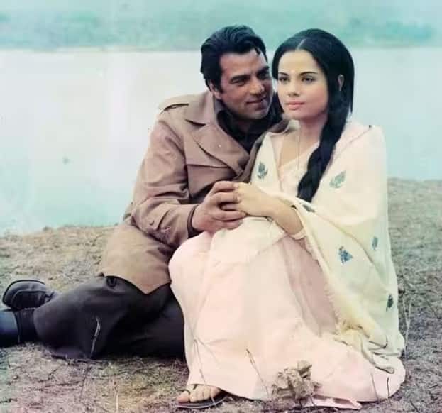 इस सूची में अगला नाम बॉलीवुड अभिनेत्री मुमताज का है। इस दिग्गज अभिनेता-अभिनेत्री की जोड़ी भी काफी लोकप्रिय रही और उनकी ये फ़िल्में सुपरहिट रहीं। दोनों कलाकारों की हिट फिल्मों की सूची में 'झील के उस पार', 'लोफर' और 'आदमी और इंसान' जैसी फ़िल्में शामिल हैं।