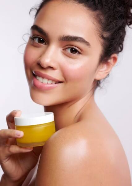 ਚਿਹਰੇ ‘ਤੇ ਦੇਸੀ ਘੀ – ਕੁਦਰਤੀ ਨਿਖਾਰ ਦਾ ਖ਼ਜ਼ਾਨਾ!