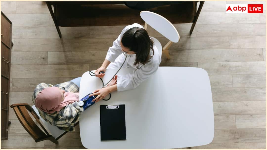 Why people blood pressure increases in front of doctor know white coat hypertension symptoms and problem White Coat Hypertension: डॉक्टर के सामने अचानक क्यों बढ़ जाता है मरीज या सही सलामत इंसान का ब्लड प्रेशर? जान लें वजह