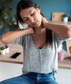 আচমকা মাথার পেছনে ব্যথা, কীসের লক্ষণ জানেন?