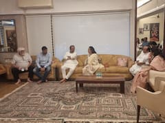 अभिनेते धर्मेंद्र यांचं निधन, अजित पवारांनी घेतली हेमामालिनी यांची भेट