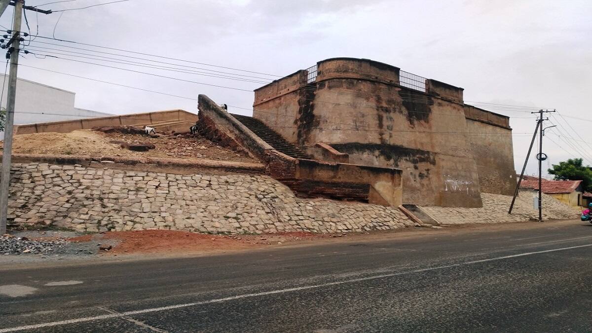 தேனிரும்பால் செய்யப்பட்ட பீரங்கி எங்கிருக்கு என்று தெரியுங்களா?