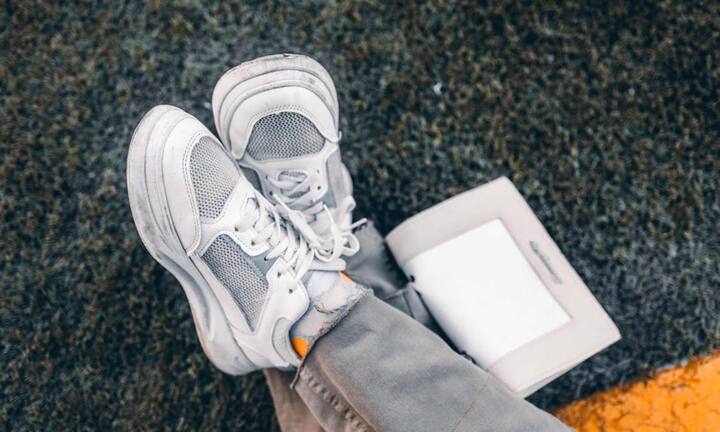 जूते खरीदते समय हमेशा ध्यान रखें कि जूते न तो ज्यादा ढीले हो और न ही बहुत ज्यादा टाइट हो. जूते की गलत फिटिंग चलने में परेशानी और दर्द का कारण बन सकती है.