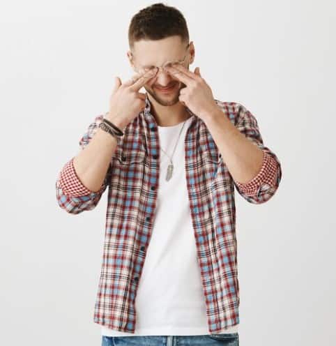 ਇਸਦੇ ਲਈ ਵਿਟਾਮਿਨ A, C ਅਤੇ E ਨਾਲ ਭਰਪੂਰ ਖੁਰਾਕ, ਹਰੀਆਂ ਪੱਤੇਦਾਰ ਸਬਜ਼ੀਆਂ, ਮੱਛੀ, ਸੰਤਰਾ, ਆਂਵਲਾ, ਨਿੰਬੂ, ਬ੍ਰੋਕਲੀ ਅਤੇ ਬਾਦਾਮ ਵਰਗੇ ਪਦਾਰਥ ਅੱਖਾਂ ਦੀ ਸਿਹਤ ਨੂੰ ਮਜ਼ਬੂਤ ਬਣਾਉਂਦੇ ਹਨ ਅਤੇ ਮੋਤੀਆਬਿੰਦ ਦੇ ਖਤਰੇ ਨੂੰ ਘਟਾਉਂਦੇ ਹਨ।