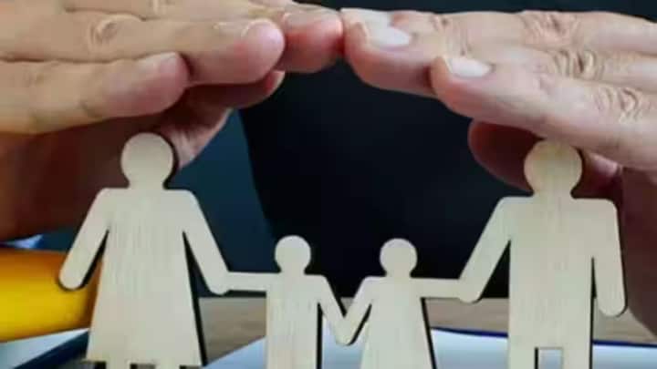 इसके बाद वेटिंग पीरियड को अनदेखा नहीं करना चाहिए. कई बीमारियां तुरंत कवर नहीं होतीं और कुछ मामलों में एक से दो साल तक इंतजार करना पड़ सकता है. अगर कोई व्यक्ति पहले से किसी बीमारी से जूझ रहा है. तो वेटिंग पीरियड और भी जरूरी हो जाता है.