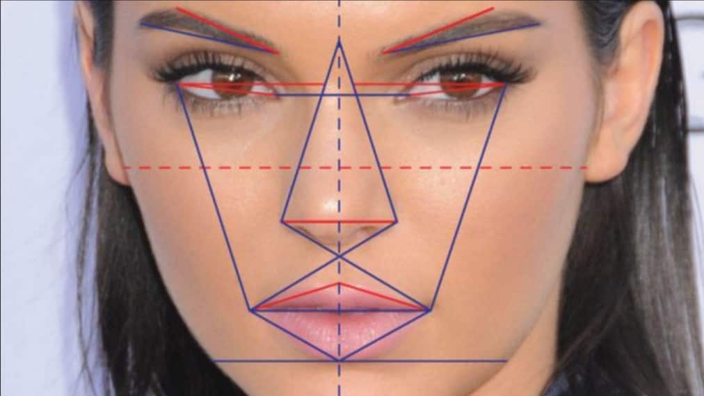 सुंदरता मापने के लिए इस तरह गोल्डन सिमेट्री फेस थ्योरी का इस्तेमाल होता है. यानी आपके चेहरे को बीच से एक-दूसरे पर पलटा जाए तो आकार बराबर रहे.