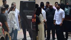 Dharmendra Death: सैफ अली खान के साथ देओल परिवार का दुख बांटने पहुंचीं करिश्मा कपूर, अजय देवगन भी आए नजर