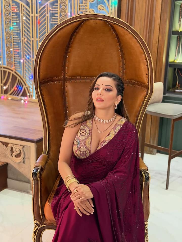 गौरतलब है कि मोनालिसा भोजपुरी सिनेमा की टॉप अभिनेत्रियों में से एक हैं, लेकिन इन दिनों वह टेलीविजन की दुनिया में भी अपना नाम बना रही हैं।