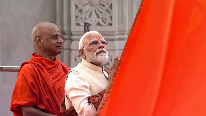 प्रधानमंत्री ने कहा कि ये धर्म ध्वजा केवल एक ध्वज नहीं, ये भारतीय सभ्यता के पुनर्जागरण का ध्वज है. ये ध्वज संघर्ष से सृजन की गाथा है. आज उस यज्ञ की पूर्णाहूति है, जिसकी अग्नि 500 वर्ष तक प्रज्जवलित रही.