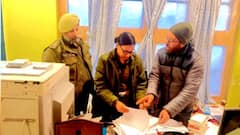 जम्मू-कश्मीर में सुरक्षा को लेकर सख्ती, धार्मिक ट्रस्टों पर छापे और इमामों का सख्त वेरिफिकेशन शुरू