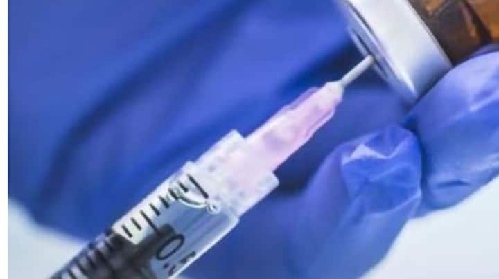 Bathinda News: ਪੰਜਾਬ ਦੇ ਬਠਿੰਡਾ ਸ਼ਹਿਰ ਵਿੱਚ ਲੋਕਾਂ ਵਿਚਾਲੇ ਚਿੰਤਾ ਦਾ ਮਾਹੌਲ ਬਣਿਆ ਹੋਇਆ ਹੈ। ਦੱਸ ਦੇਈਏ ਕਿ ਬਠਿੰਡਾ ਸ਼ਹਿਰ ਵਿੱਚ ਚਿਕਨਗੁਨੀਆ ਵਾਇਰਸ ਤਬਾਹੀ ਮਚਾ ਰਿਹਾ ਹੈ, ਜਿਸ ਨਾਲ ਹਰ ਘਰ ਉੱਪਰ ਡੂੰਘਾ ਪ੍ਰਾਭਾਵ ਪੈ ਰਿਹਾ ਹੈ।