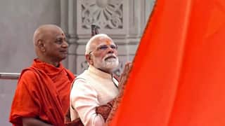 पीएम मोदी ने राम मंदिर के शिखर पर लहराई केसरिया पताका, देखें ध्वजारोहण समारोह की भव्य तस्वीरें