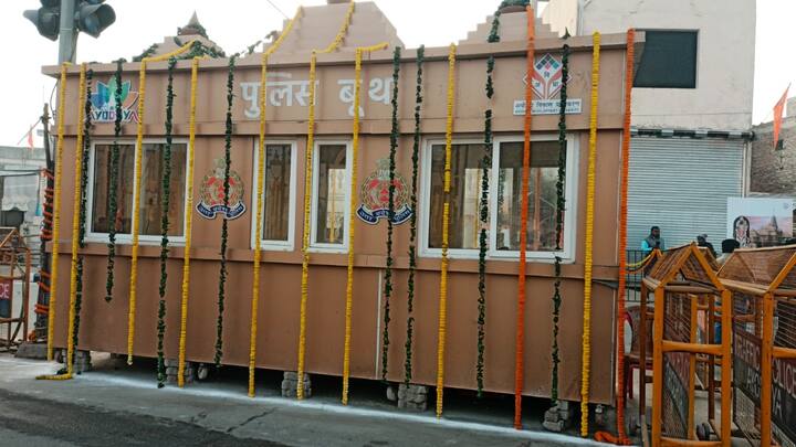 अयोध्या नगरी आज त्रेता युग की तरह सजी हुई दिख रही है. दूर-दूर तक फूलों की सजावट देखी जा सकती है.