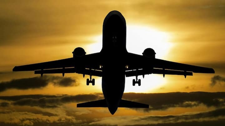 The glassy ash particles hit the windows at high speed and wear them out. Within a few minutes, the cockpit window can become so foggy that nothing can be seen outside, neither the runway, nor the sky, nor the clouds.