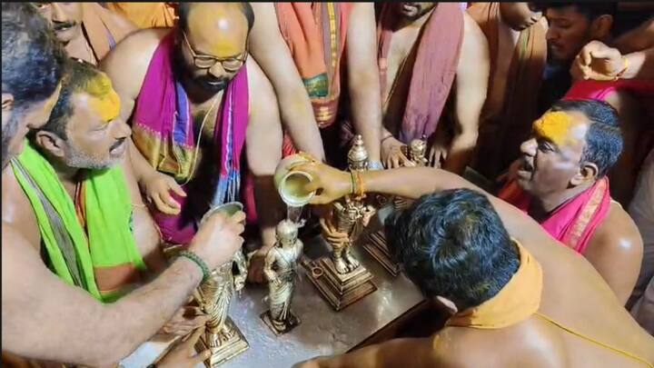 21 नोव्हेंबरला मार्गशीर्ष प्रतिपदेला चंपाषष्ठी उत्सवाला प्रारंभ झाला. करवीर पिठाचे शंकराचार्य नृसिंह भारती यांच्या हस्ते जेजुरी गडावर श्री खंडोबा आणि म्हाळसा देवींच्या उत्सव मूर्तींची प्रतिष्ठापना करण्यात आली.