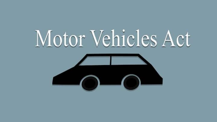 सभी वाहनों को मोटर वाहन अधिनियम के नियमों के हिसाब से चलना होता है. जिससे किसी तरह का खतरा न बढ़े. इसमें एक नियम गाड़ी में बैठने वाले लोगों की कैपेसिटी को लेकर के भी है. अगर आपकी कार 5-सीटर है तो उसमें सिर्फ पांच लोग ही बैठ सकते हैं.