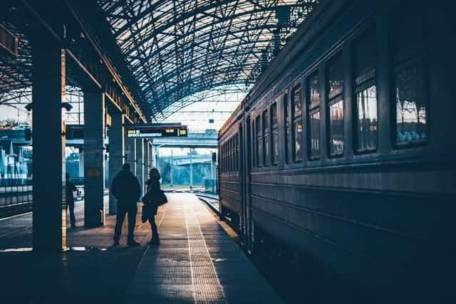 परीक्षा में उम्मीदवारों की उपयुक्तता को परखने के लिए विषयों का चयन किया गया है. इसमें गणित, सामान्य बुद्धि और तर्क, सामान्य विज्ञान, सामान्य जागरूकता और समसामयिक मामलों के प्रश्न शामिल होंगे. ग्रुप-डी भर्ती ट्रैक मेंटेनर ग्रेड-IV, सहायक पॉइंट्समैन, इलेक्ट्रिकल, मैकेनिकल, सिग्नल और दूरसंचार जैसे विभिन्न तकनीकी विभागों के लिए उम्मीदवारों का चयन किया जाएगा.