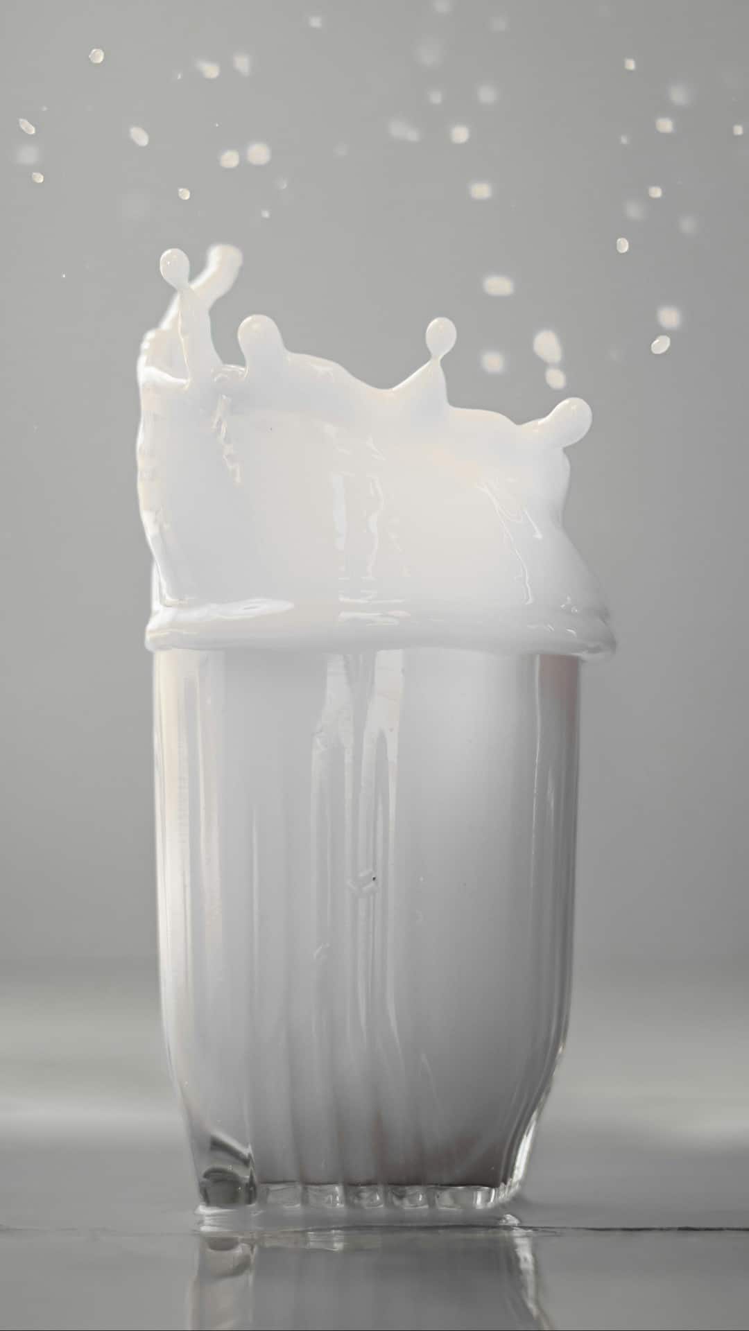 6 Food Combinations You Should Never Eat With Milk