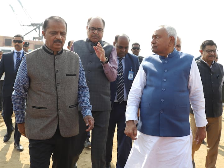 नीतीश कुमार ने कहा कि हम लगातार इस परियोजना का निरीक्षण करते रहे हैं और समय-समय पर इसके संबंध में सुझाव देते रहे हैं. कार्य को जल्द से जल्द से पूर्ण करें.