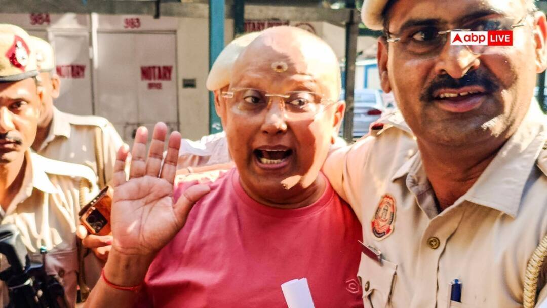 Delhi Police Chargesheet filed against four people including swami chaitanyananda saraswati in harassment case ann यौन उत्पीड़न मामले में चैतन्यानंद सरस्वती के खिलाफ चार्जशीट दाखिल, 27 नवबंर को सुनवाई