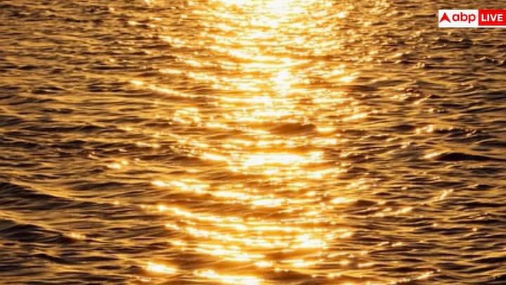 सर्दियों में और ऊंचाई वाले इलाकों में सूर्य की किरणों का एंगल बदल जाता है, जिससे दोपहर की धूप भी कई बार विटामिन D बनाने के लिए पर्याप्त नहीं होती. ऐसे समय में लोगों को भोजन और सप्लीमेंट पर ज्यादा निर्भर रहना पड़ सकता है, क्योंकि UVB किरणें जमीन तक पहुंच ही नहीं पातीं.