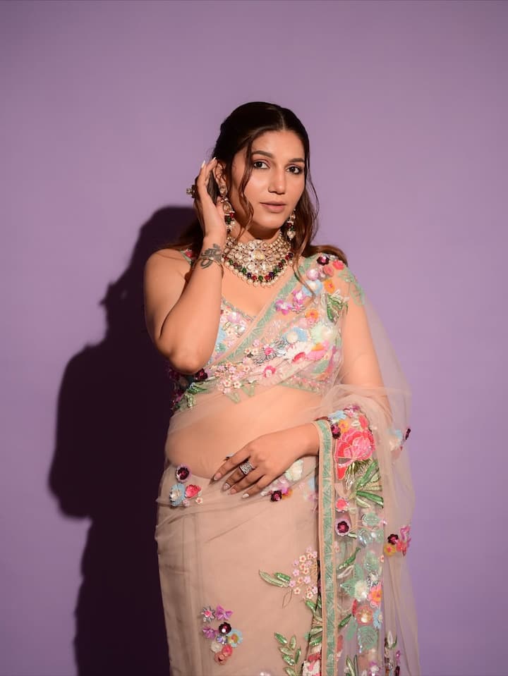 एक्ट्रेस ने हाल ही में इंस्टाग्राम पर अपनी तस्वीरें शेयर की जिसमें वो बला की हसीन दिखी.