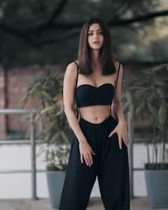 Vedhika Kumar Photo: સ્ટાઈલિશ લુકમાં જોવા મળી વેદિકા કુમાર,તસવીરો પર ફિદા થયા ફેન્સ