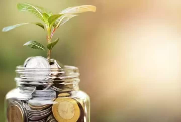 ਲੋਕ ਆਪਣੇ ਬਚਤ ਖਾਤੇ ਵਿੱਚ ਘੱਟੋ-ਘੱਟ ਬੈਲੈਂਸ ਰੱਖਣ ਦੇ ਨਿਯਮ ਨੂੰ ਹਲਕੇ ਵਿੱਚ ਲੈਂਦੇ ਹਨ। ਹਾਲਾਂਕਿ, ਇਹ ਸਭ ਤੋਂ ਵੱਡਾ ਚਾਰਜ ਲਗਵਾਉਂਦਾ ਹੈ। ਹਾਲਾਂਕਿ ਜੇਕਰ ਤੁਸੀਂ ਬੈਲੇਂਸ ਨਹੀਂ ਰੱਖਦੇ ਹੋ ਤਾਂ ਤੁਹਾਨੂੰ ਵੱਡਾ ਚਾਰਜ ਲੱਗ ਸਕਦਾ ਹੈ। ਬੈਲੇਂਸ ਅਲਰਟ ਆਨ ਰੱਖੋ ਅਤੇ ਆਪਣਾ ਖਾਤਾ ਖਾਲੀ ਕਰਨ ਤੋਂ ਬਚੋ।