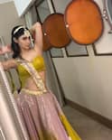Mouni Roy Bikini Photos: బికినీలో మోనీ రాయ్... టూ పీస్ డ్రస్సులో అందమైన ఫోటోలను షేర్ చేసిన బాలీవుడ్ భామ