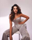 Esha Gupta Birthday: ఈషా గుప్తా టాప్ 10 గ్లామరస్ ఫోటోలు... బర్త్‌ డే బ్యూటీ ఎంత అందంగా ఉందో చూశారా?