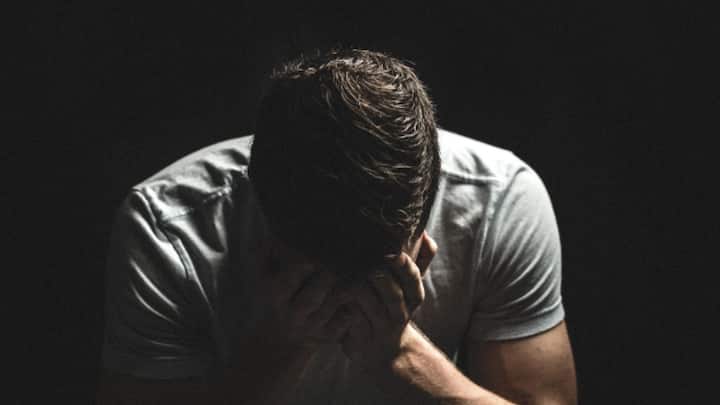 আপনি কত টাকা আয় করছেন, কোথায় ব্যয় করছেন, সবকিছুর উপর  নজর তাঁদের। এমনকি নিজের রোজগারের টাকা, নিজেরই প্রয়োজনে খরচ করার অনুমতি নেই আপনার।