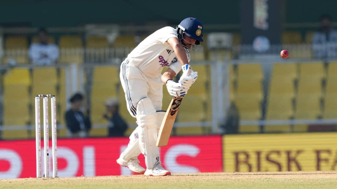<div>IND vs SA 2nd Test: India's Batting Woes Continue, Lose 2 Quick Wickets Early On Day 5</div>