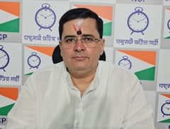 अंजली दमानिया या पूर्वग्रहदूषित, त्यांनी अजित पवारांना भेटावं, आनंद परांजपेंचा हल्लाबोल 