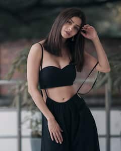 Vedhika Kumar Photo: સ્ટાઈલિશ લુકમાં જોવા મળી વેદિકા કુમાર,તસવીરો પર ફિદા થયા ફેન્સ